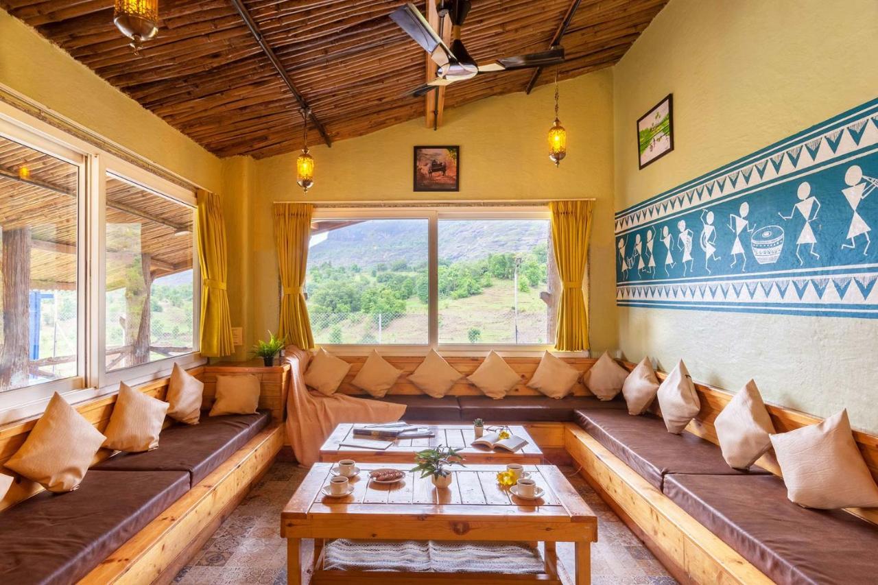 Stayvista'S Ficus Farms - Mountain-View Haven With Rustic Artsy Interiors, Outdoor Pool, Glasshouse, Home Theatre & Karaoke Delight 伊加特普里 外观 照片